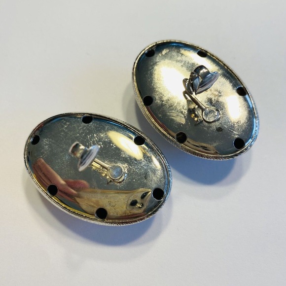 Vintage Clip On Earrings Chunky Silvertone Textured Domed Ovals Runway Jewelry - Picture 2 of 7